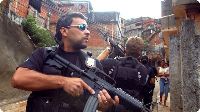police-brésil-lunette