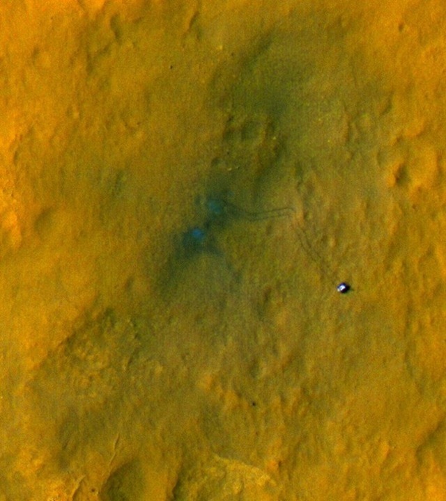 MRO-Hirise-Curiosity-traces