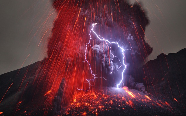 foudre-volcan- Sakurajima