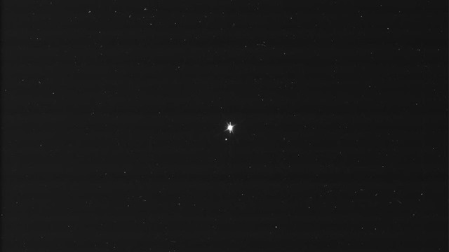 Cassini-photobombing-Saturne-Terre-zoom