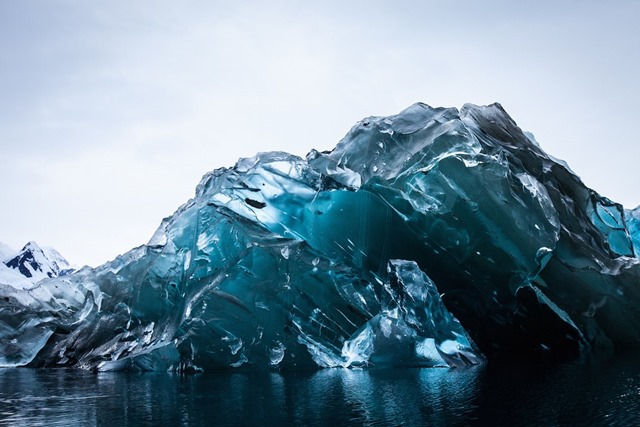 alex_cornell_antarctique_iceberg