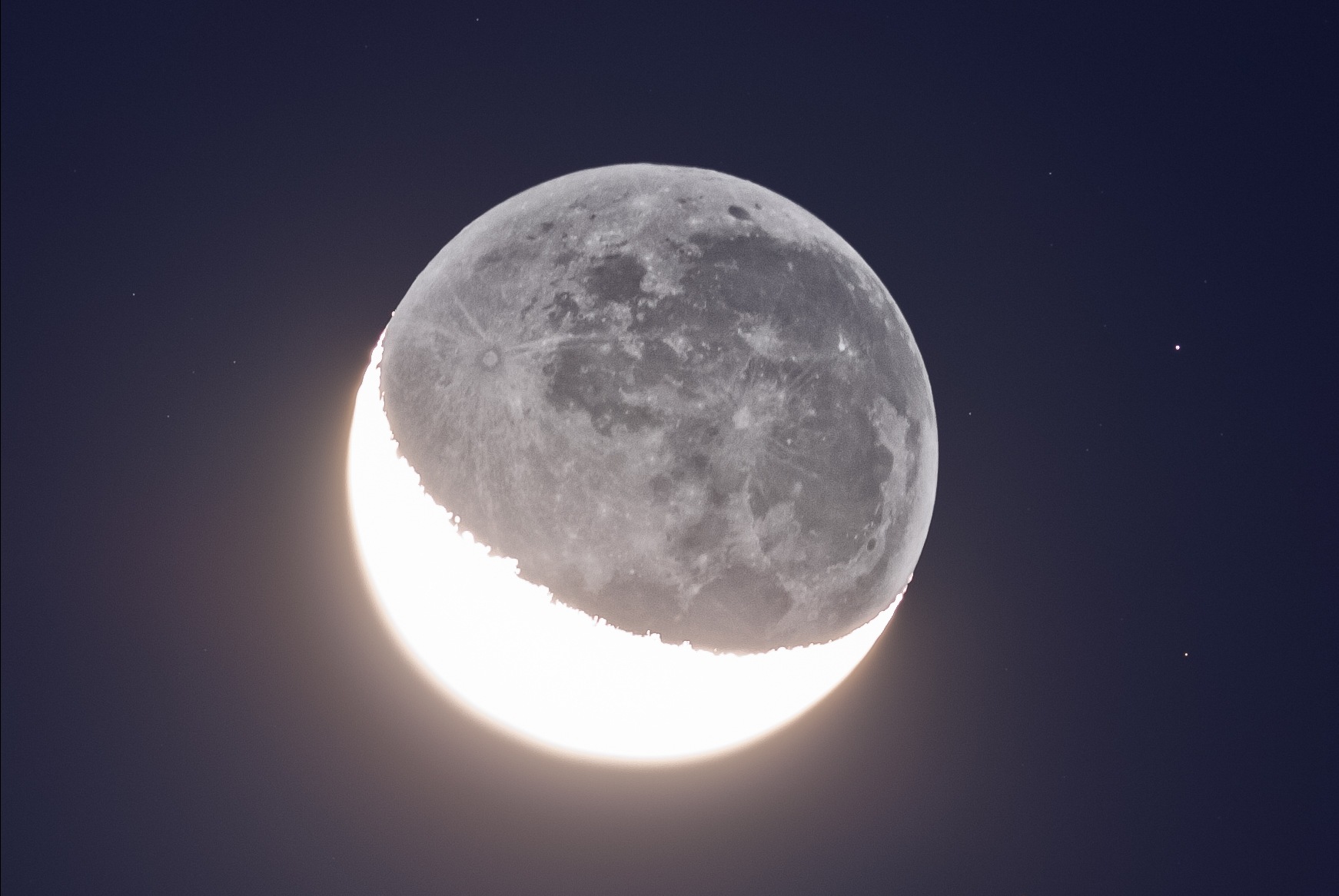 6 больших лун. Луна. Снимок Луны. Большая Луна. Луна освещает.
