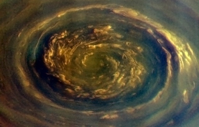 Saturne-pôle-nord-1