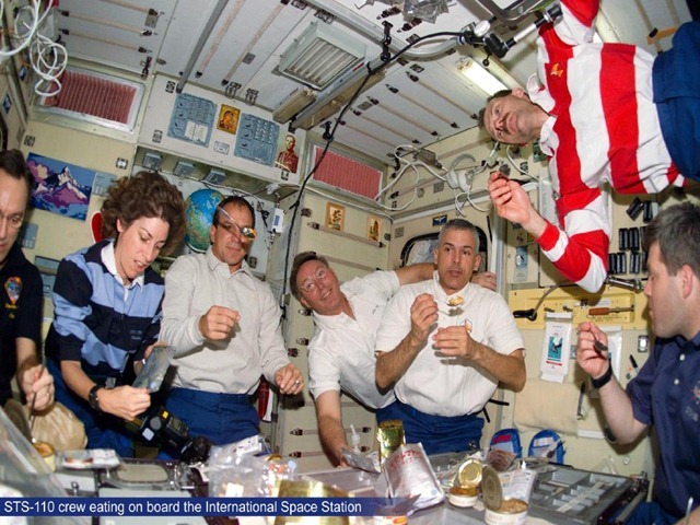 diner-STS-110_ISS