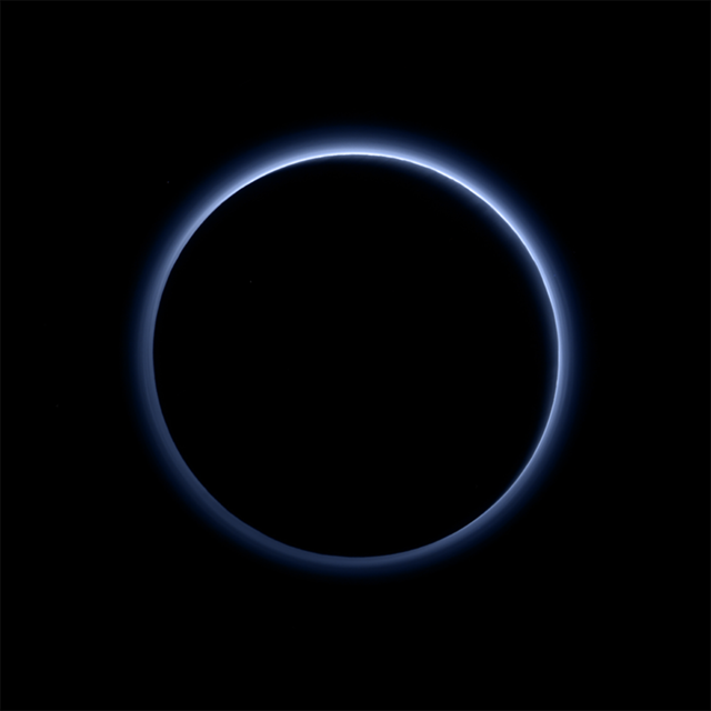 Pluton-ciel-bleu-NH810