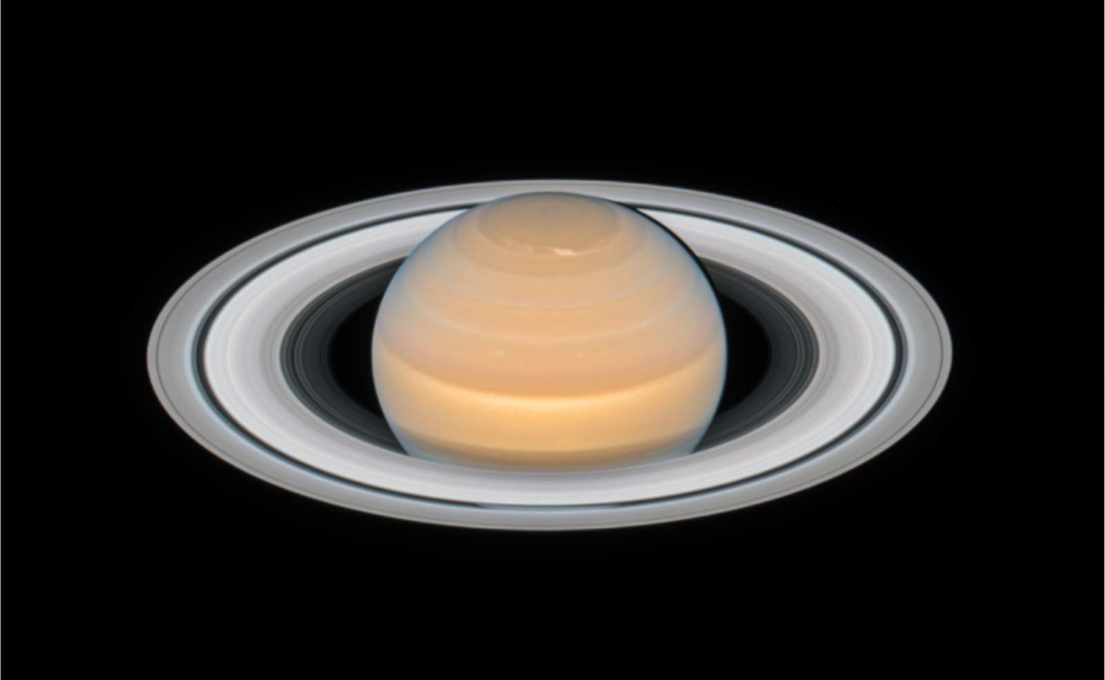 Saturne Hubble 18