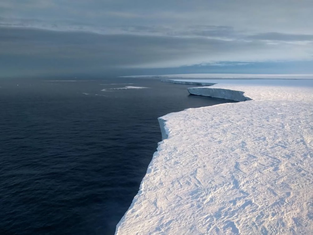 Dotson-ice-shelf-Credit_Pierre-Dutrieux