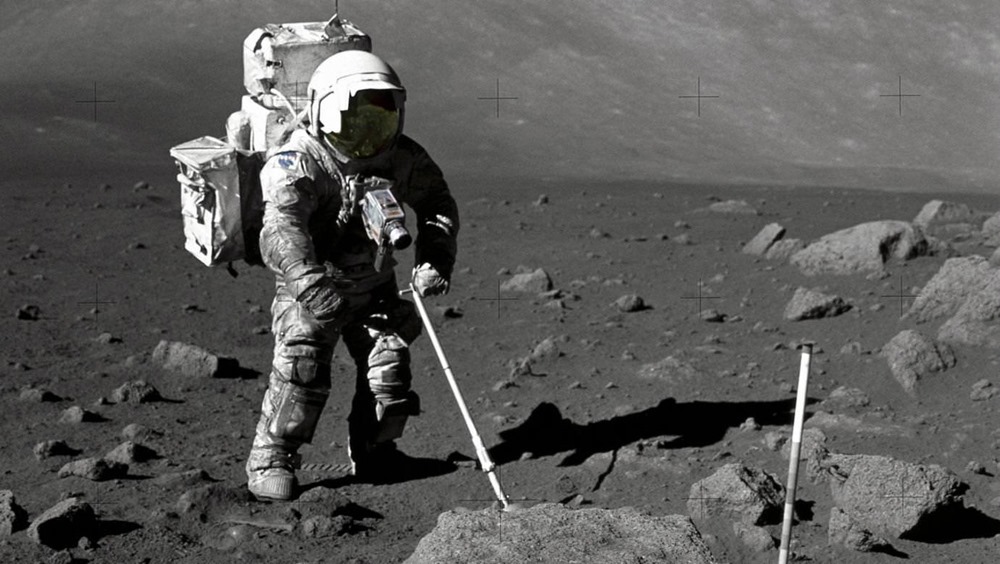 Schmitt Lune poussière NASA - 1 20