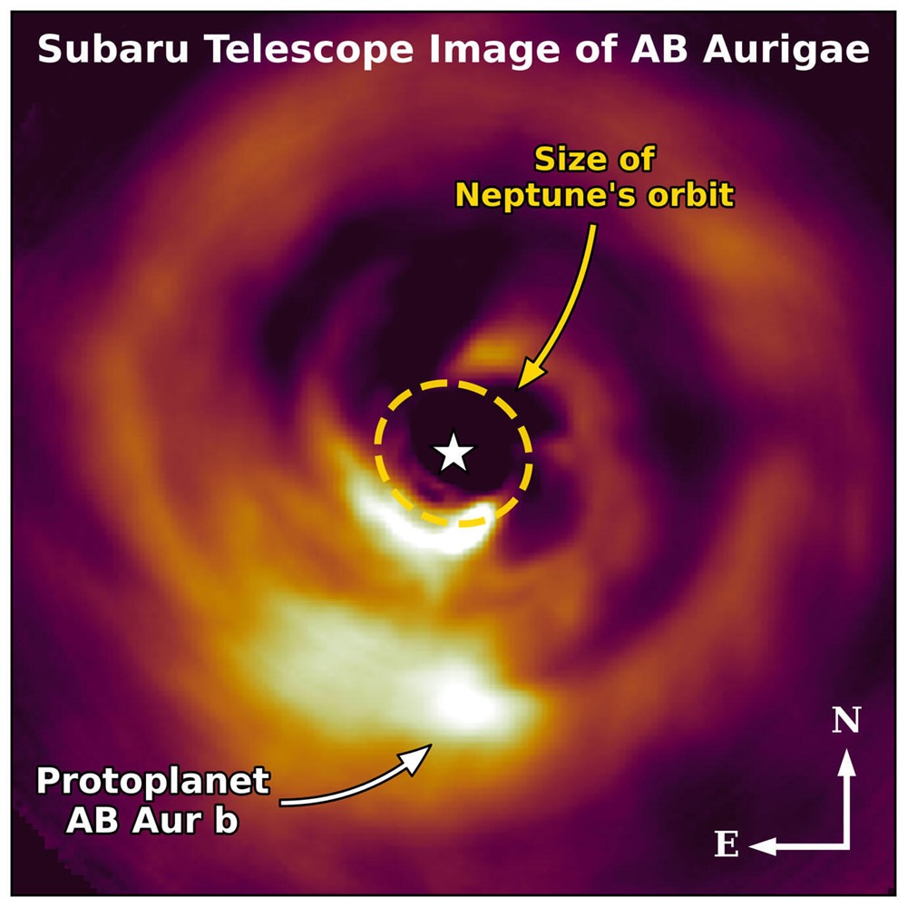 Hubble AB Aurigae protoplanete 3 22