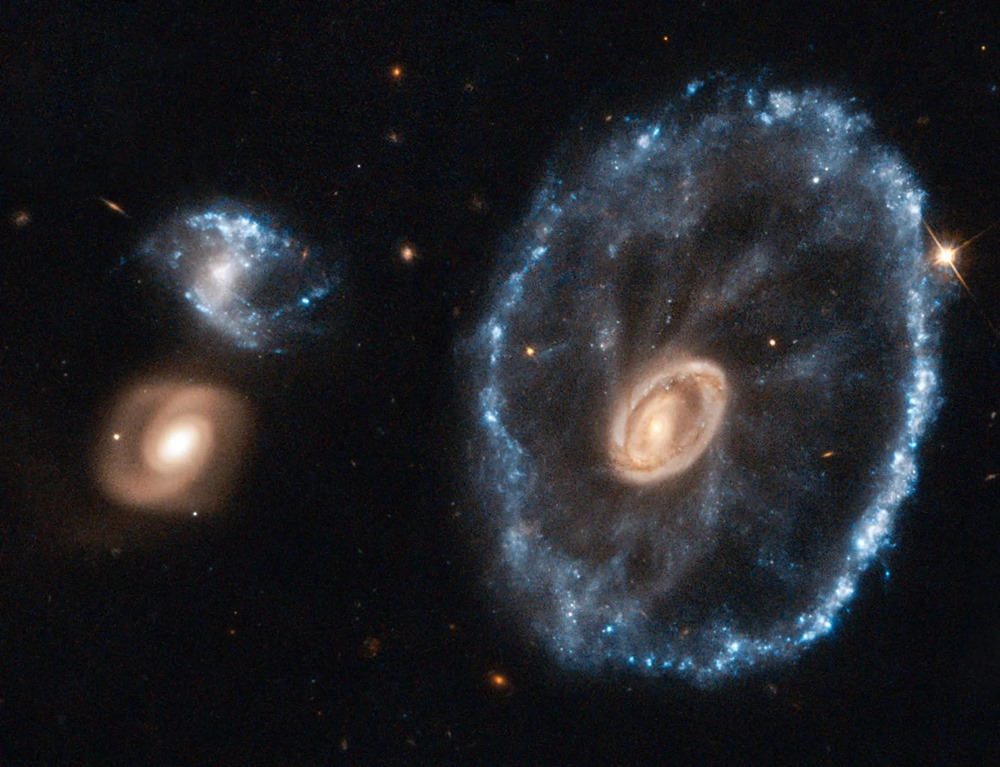 galaxie de la Roue de chariot Hubble 1 22