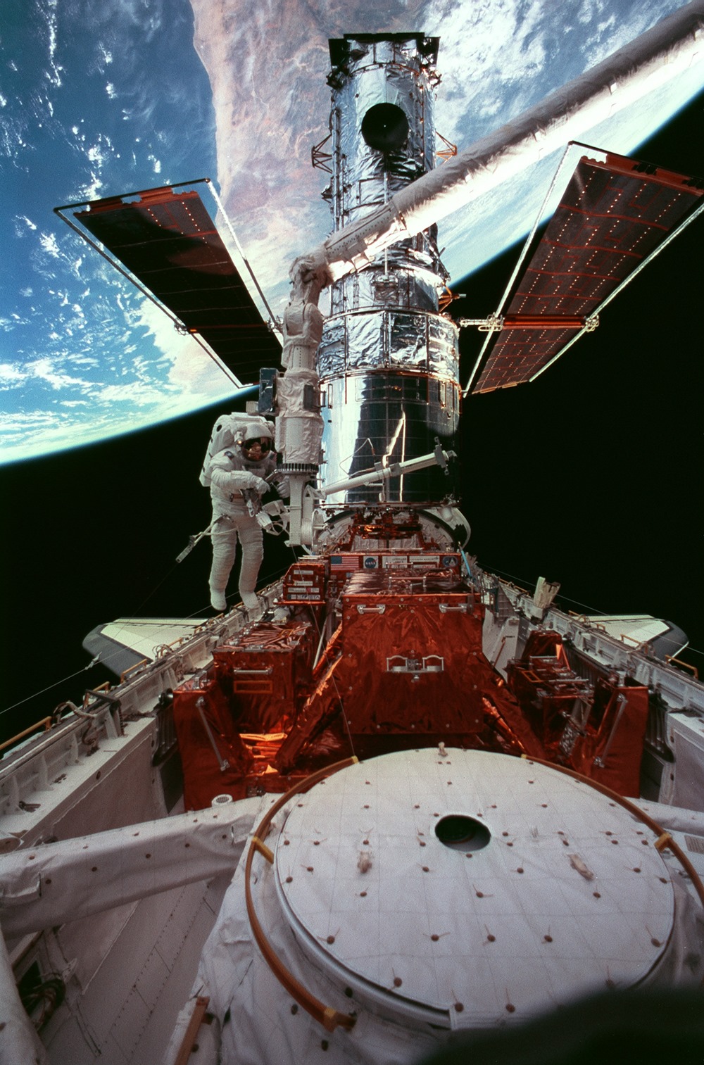 EVA 3 activity on Flight Day 6 to service the Hubble Space Telescope