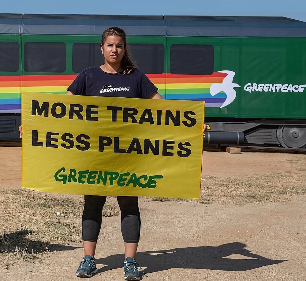 Greenpeace Train Vs Avion 2 23